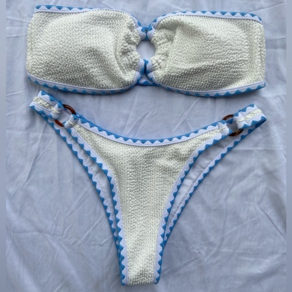 Bikini, sz M, tortoise color ring in top and bottom